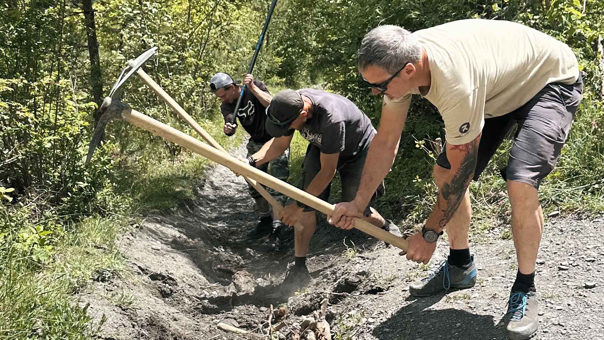 Rentrée 2025 : nouvelles dates d’entretien des sentiers — on compte sur vous !